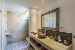 Premium Villa, 4 Bedrooms | Bathroom sink - Villa Leelavadee (Ungasan)