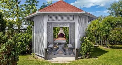 Beautiful apartment for 4 guests with A/C, pool, WIFI, TV and patio