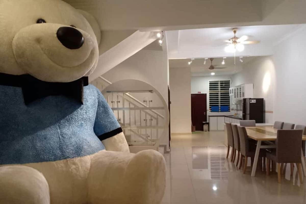 Villa | Wohnzimmer | Flachbildfernseher