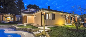 Stunning private villa for 6 guests with WIFI, A/C, private pool, TV, terrace and pets allowed
