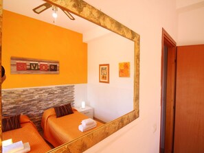 2 slaapkamers, een strijkplank/strijkijzer, reisbedje, gratis wifi
