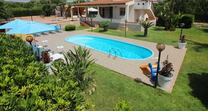 Wonderful private villa for 5 people with WIFI, A/C, private pool, TV, terrace and pets allowed