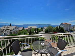Outdoor dining - Nice apartment for 5 people with A/C, WIFI, TV and terrace (Novi Vinodolski)