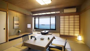 Tavanomainen huone (Superior Japanese Style, TOBISHIMAKAN) | Ylelliset vuodevaatteet, untuvapeitot, ilmainen Wi-Fi, vuodevaatteet