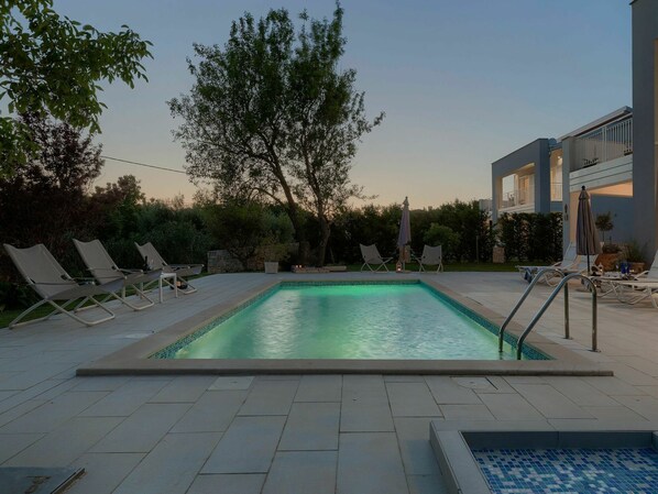 Water, Sky, Plant, Swimming Pool, Blue, Building, Shade, Tree, Rectangle, Window