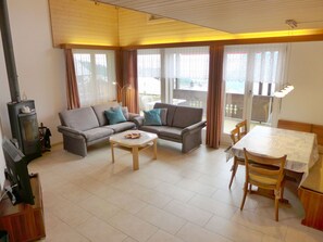 TV, fireplace - Cosy apartment for 4 people with WIFI, TV, balcony and panoramic view (Mauren)