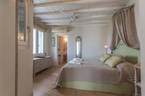 Villa, 5 chambres | 5 chambres, fer et planche à repasser, accès au Wi-Fi (inclus)