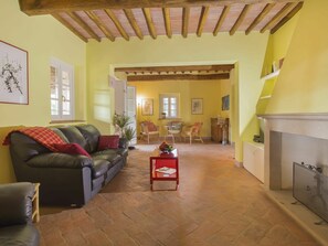 Télévision, cheminée