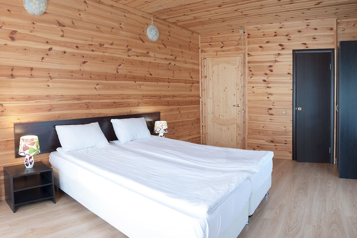 2 bedrooms, in-room safe, desk, soundproofing