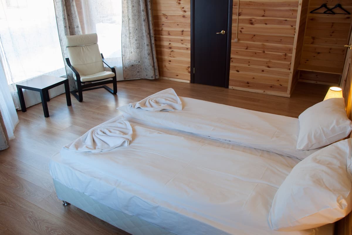 Superior Twin Room, 2 Single Beds, Patio, Park View