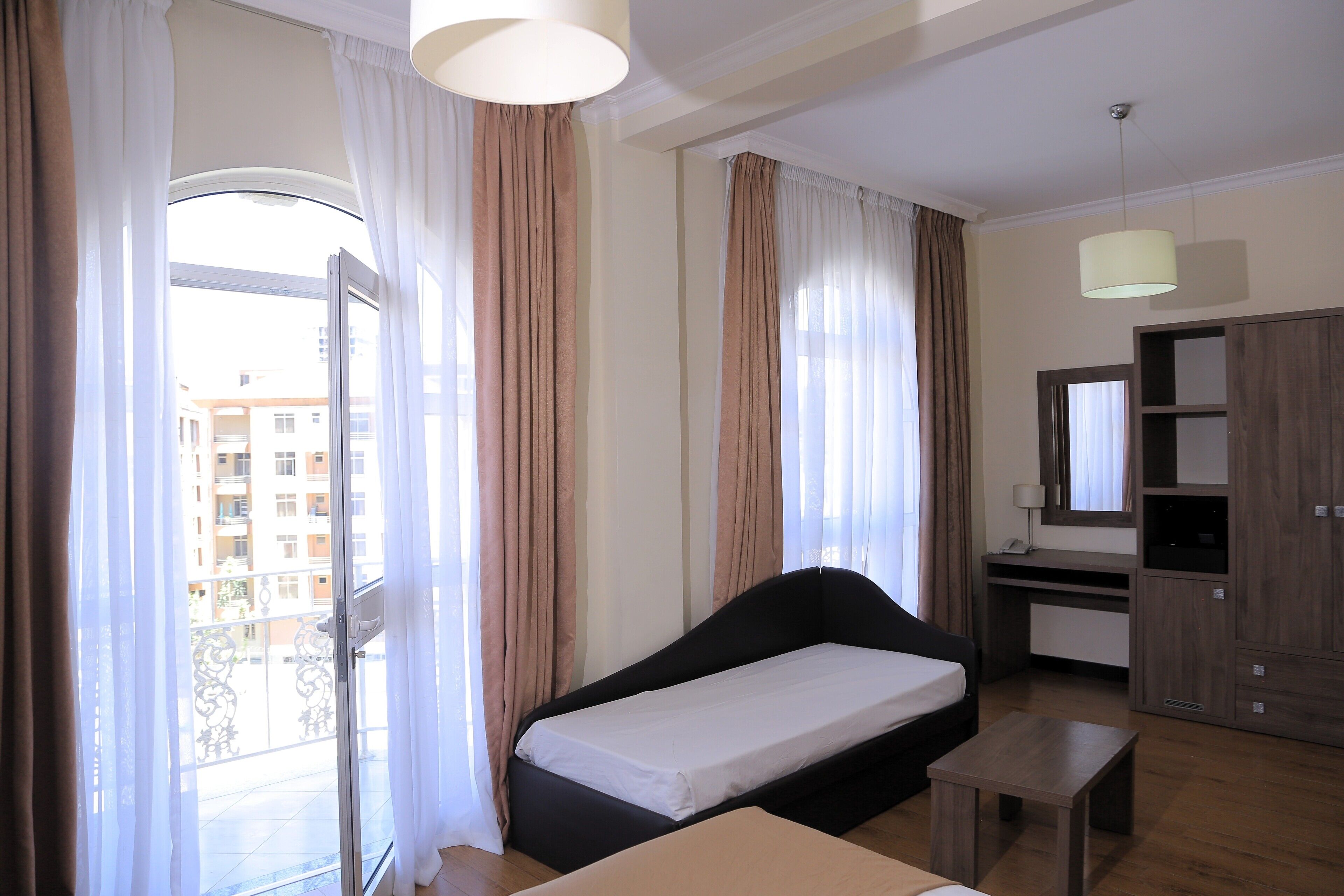 1 bedroom, in-room safe, desk, free wifi