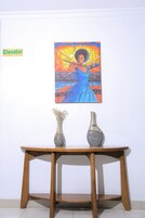 Se sirven desayunos, almuerzos, cenas y cocina local e internacional