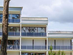 Himmel, Fenster, Wolke, Gebäude, Urban Design, Schatten, Materialeigenschaft, Eigentumswohnung, Fassade, Geschäftshaus