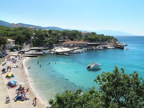 Beach - Nice apartment for 5 people with A/C, WIFI, TV and terrace (Novi Vinodolski)