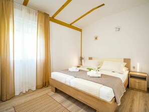 3 bedrooms, travel crib, free WiFi