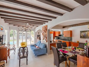 Interior - Beautiful private villa for 6 guests with A/C, private pool, hot tub, WIFI, TV and terrace (La Garonnette-plage)