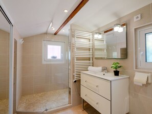 Towels - Beautiful private villa for 6 guests with A/C, private pool, hot tub, WIFI, TV and terrace (La Garonnette-plage)