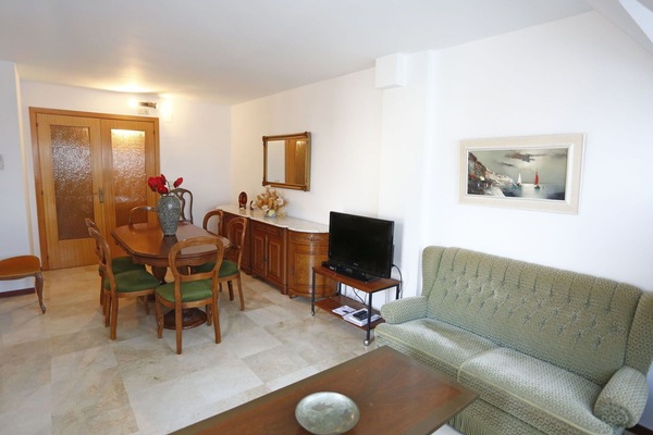 Zimmer, Eigentum, Wohnzimmer, Möbel, Gebäude, Interior Design, Haus, Fussboden, Grundeigentum, Tabelle