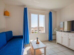 TV, DVD player - Nice apartment for 6 guests with pool, WIFI, A/C, TV and terrace (Fr������������jus)