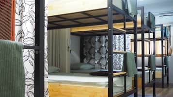 8-Bed Mixed Dormitory | Wi-Fi gratis dan seprai linen