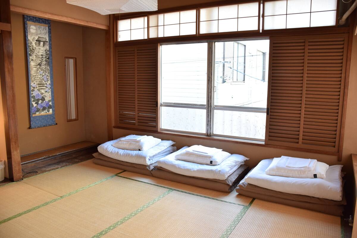 Kamar Quadruple Tradisional (Japanese-Style, Main Building) | Wi-Fi gratis dan seprai linen