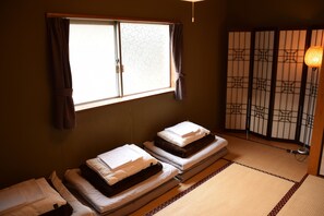 Triple Room, Main Building | Free WiFi, bed sheets - Guest House Azito (Hakone)