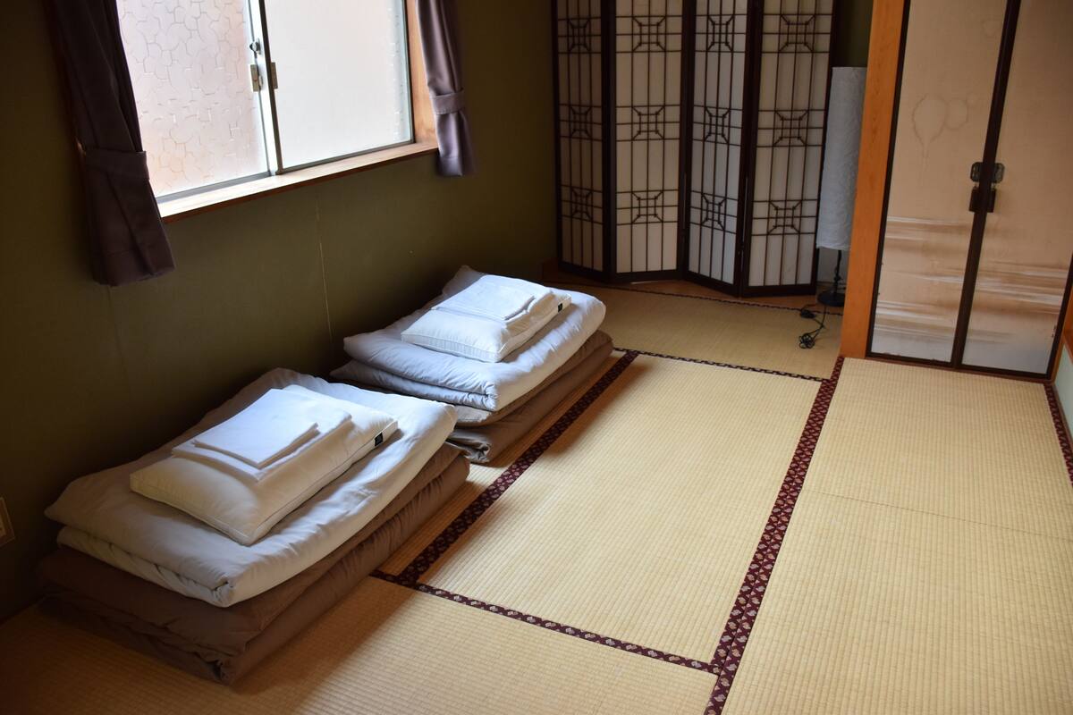 Kamar Triple (Main Building) | Wi-Fi gratis dan seprai linen