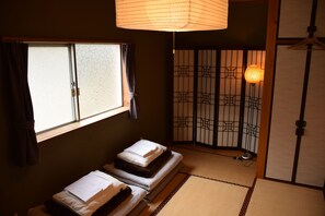 Triple Room, Main Building | Free WiFi, bed sheets - Guest House Azito (Hakone)
