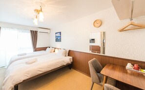 Standard Twin Room | Free minibar, individually decorated, individually furnished, desk - Floral Green Maple House (Kyoto)