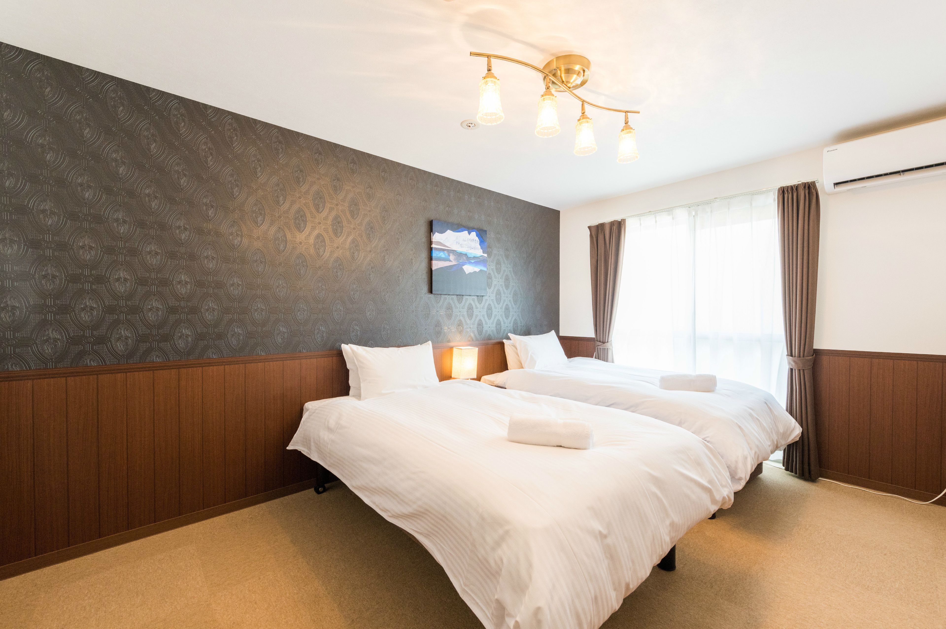 Standard Twin Room | Free minibar, individually decorated, individually furnished, desk
