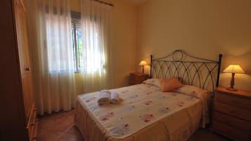 3 slaapkamers, een strijkplank/strijkijzer, beddengoed