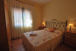 3 Schlafzimmer, Bügeleisen/Bügelbrett, Bettwäsche