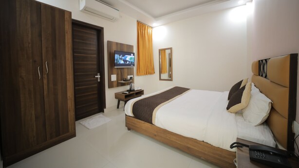 Deluxe Double Room, 1 Katil Kelamin (Double), Non Smoking | Cadar kapas Mesir, peralatan tempat tidur premium, gebar bulu kapas 