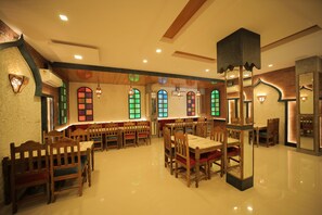 Restaurant - Hotel Reeve Inn (Jaipur)