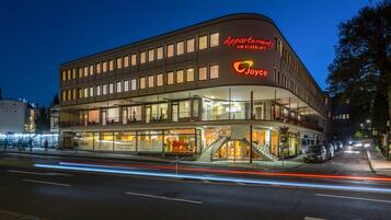 Fachada del alojamiento - Noche