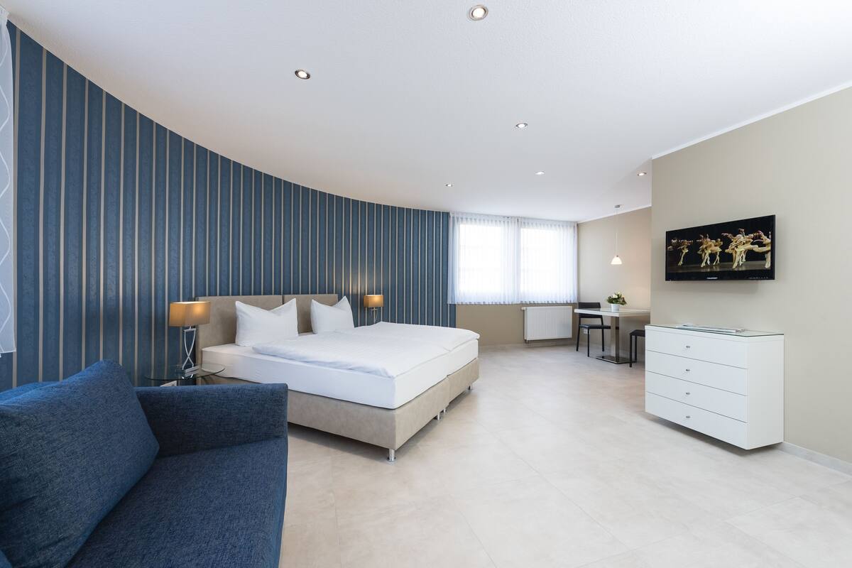 Junior Suite, 1 Bedroom, Non Smoking | Hypo-allergenic bedding available, desk, blackout drapes, soundproofing