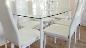 City Apartment, 2 Bedrooms, Non Smoking | In-room dining