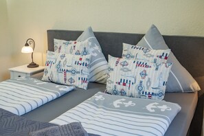 Premium bedding, individually decorated, individually furnished - Apartment-Hotel Dieksee Eck (Malente)