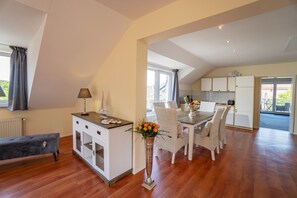 Premium bedding, individually decorated, individually furnished - Apartment-Hotel Dieksee Eck (Malente)