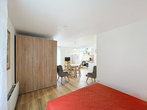 Free WiFi - Cozy Studio with Terrace, Near Thermes & Downtown, Pet Friendly + WiFi, Lamalou-les-Bains (Lamalou-les-Bains)