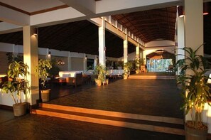 2 bars/lounges - The Palm Beach Resort (Ngwe Saung)