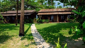 Deluxe Sea View Bungalow - The Palm Beach Resort (Ngwe Saung)
