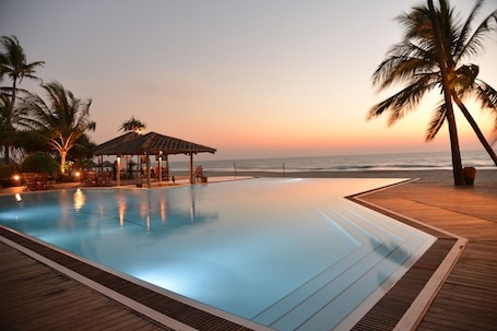 Outdoor pool, sun loungers