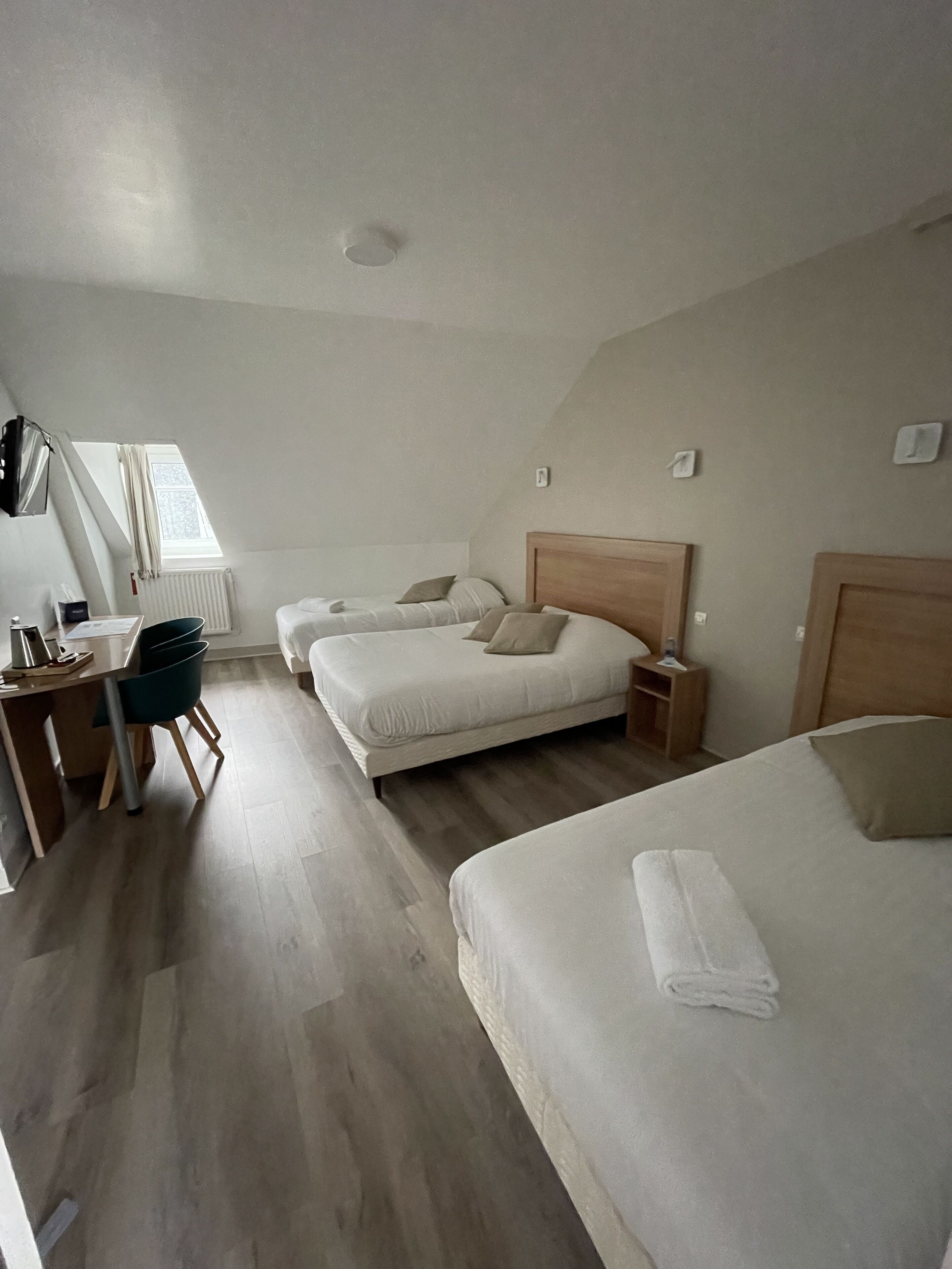 quadruple room | desk, iron/ironing board, free wifi, bed sheets