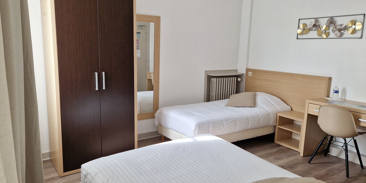 triple room | desk, iron/ironing board, free wifi, bed sheets