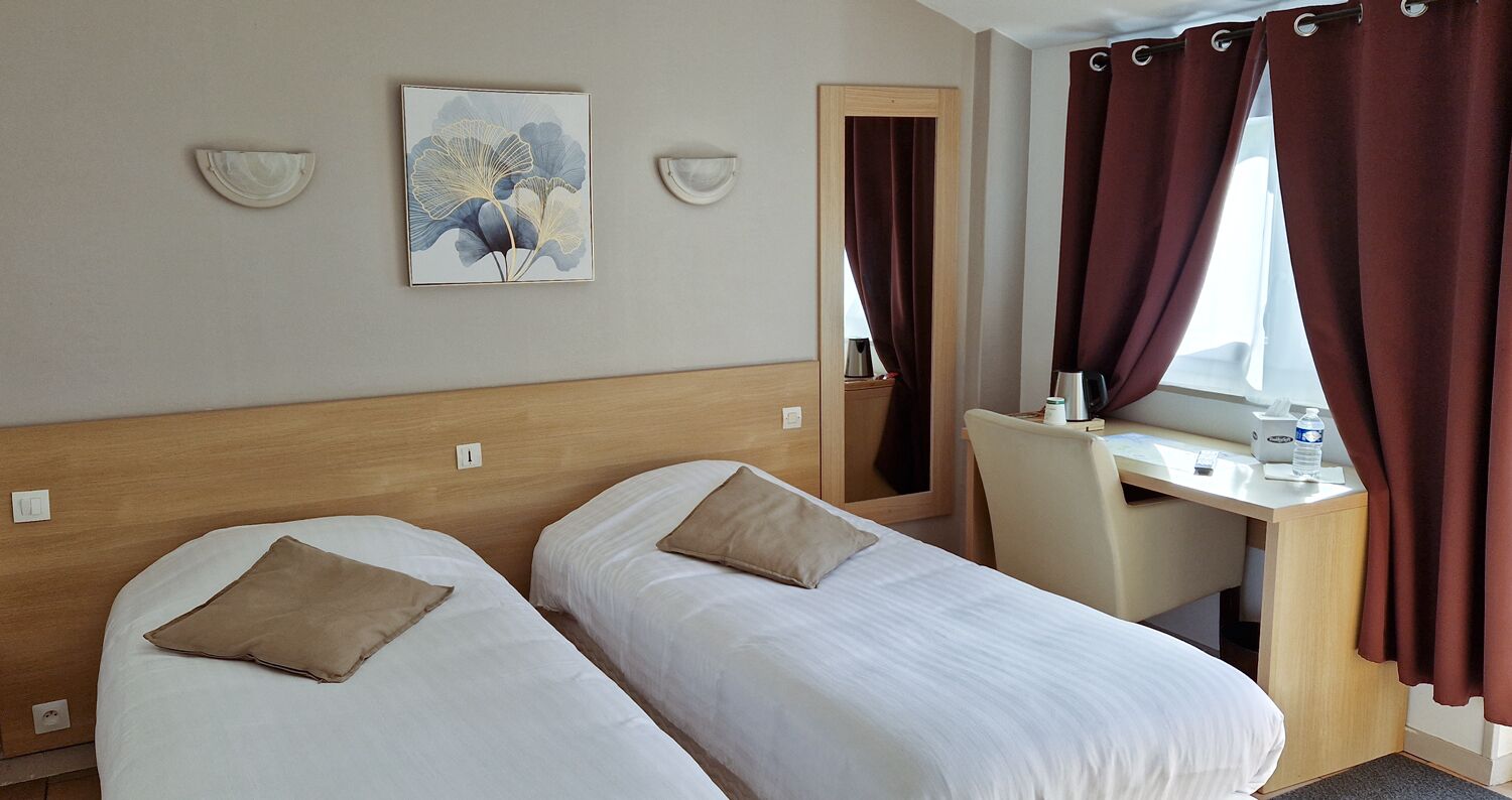 quadruple room | desk, iron/ironing board, free wifi, bed sheets