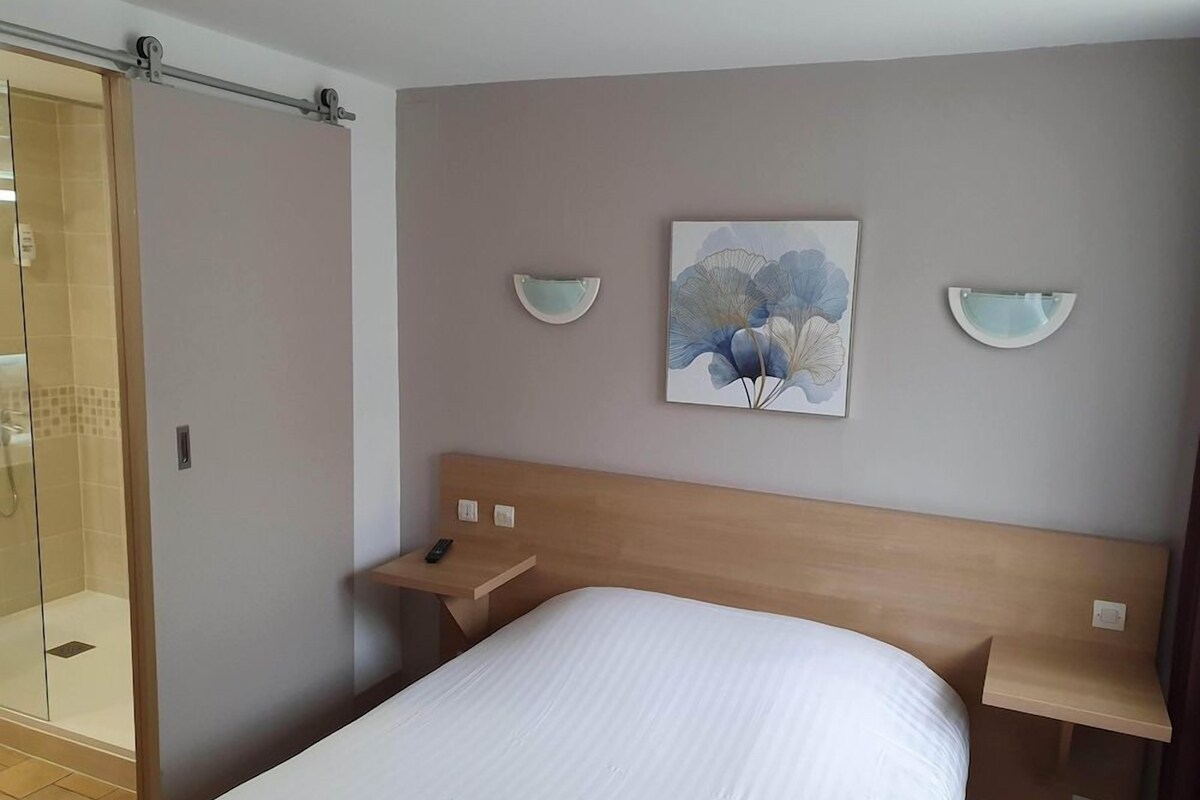Premium bedding, desk, laptop workspace, iron/ironing board (on request)