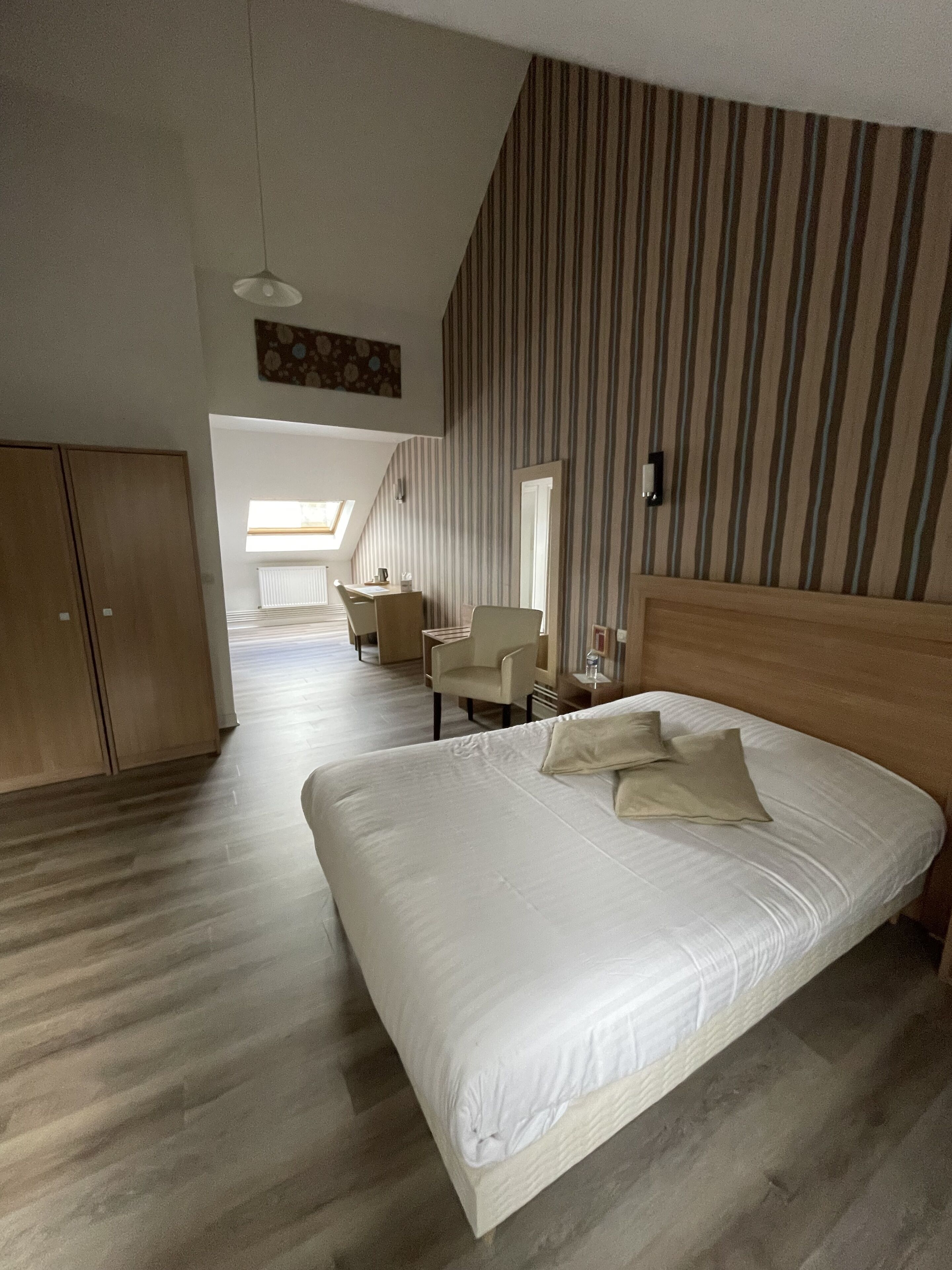 quadruple room | desk, iron/ironing board, free wifi, bed sheets