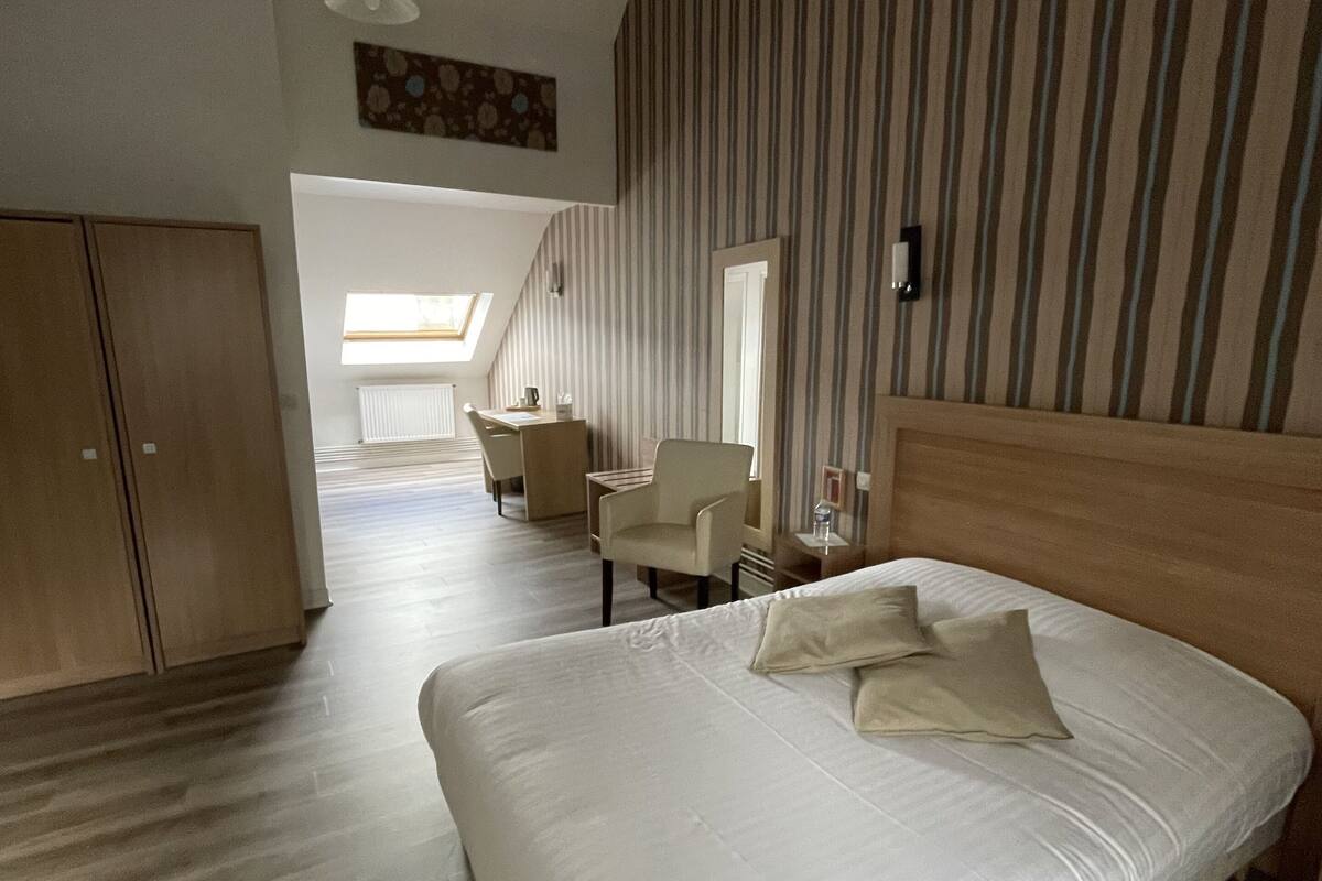 quadruple room | desk, iron/ironing board, free wifi, bed sheets