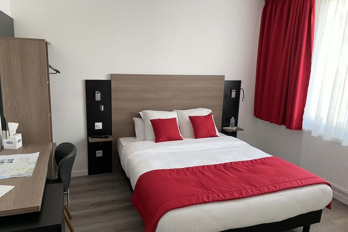 Premium bedding, desk, laptop workspace, iron/ironing board (on request)